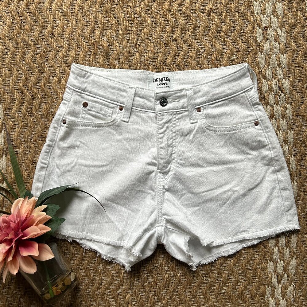 Denizen Levi's White Shorts